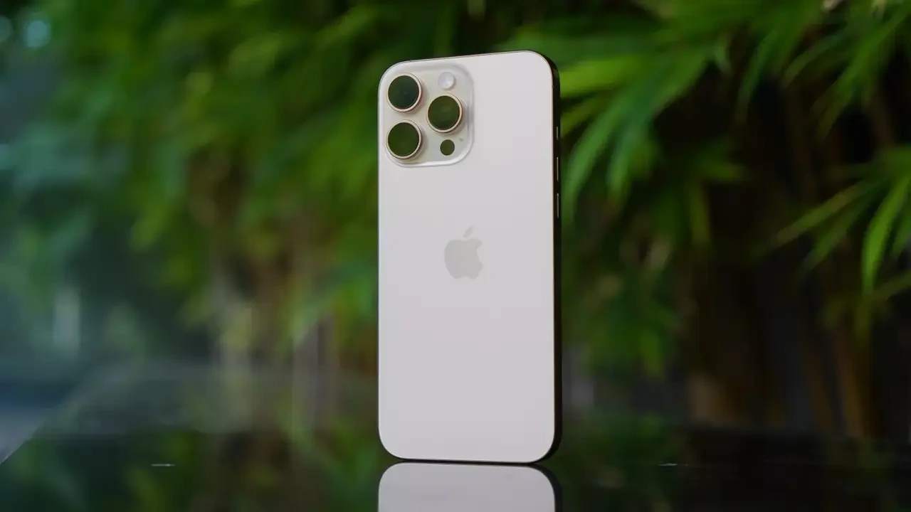 iPhone 16 Review: जाने इसकी कीमत विशेषताएं और अन्य फीचर्स